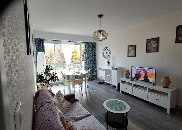 Near The アパート ヴィレ・シュル・メール