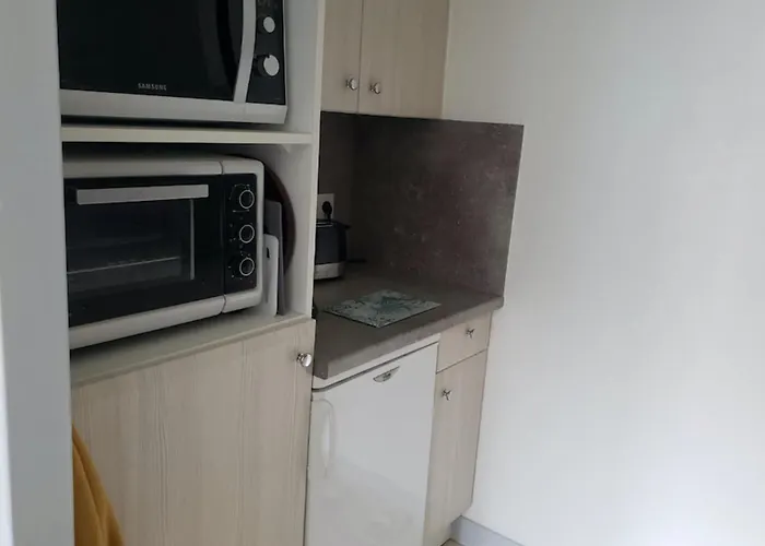 Near The アパート