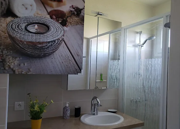 Near The アパート ヴィレ・シュル・メール