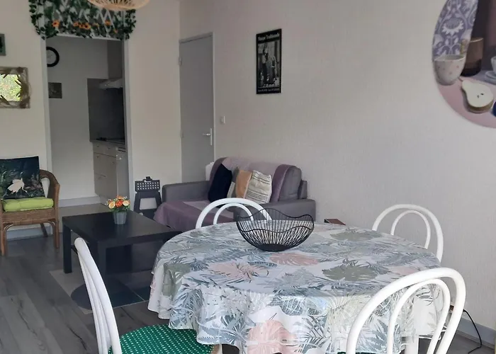 Near The * ヴィレ・シュル・メール